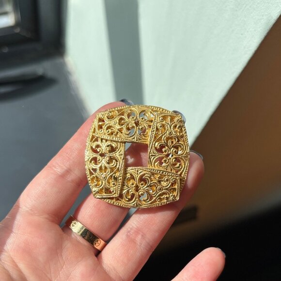 Elegant Vintage Gold Tone Filigree Scarf Pin - Picture 1 of 5